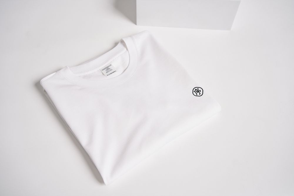 Weißes schlichtes Basic-T-Shirt