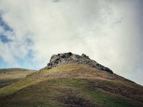 Fotos de stock gratuitas de césped, colina, montaña