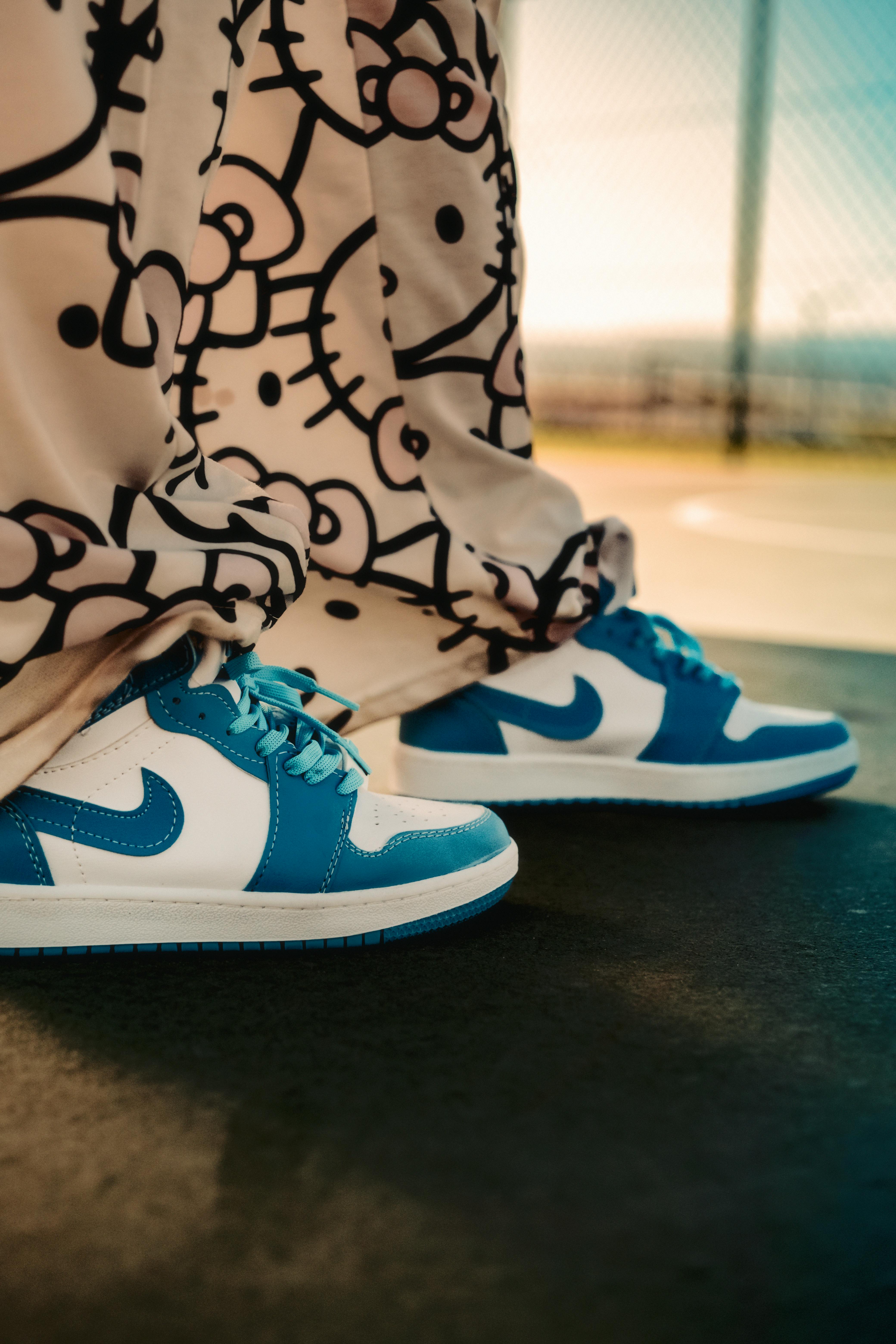 retro 1 volt on feet