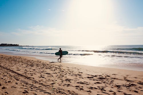 Безкоштовне стокове фото на тему «берег, відпустка, дошка для серфінгу»