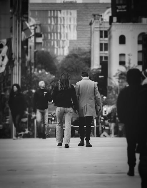 Foto profissional grátis de andando, casal, cidade