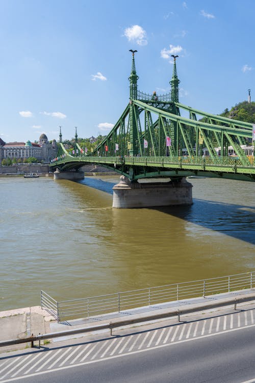 Kostenloses Stock Foto zu budapest, fluss, freiheit brücke