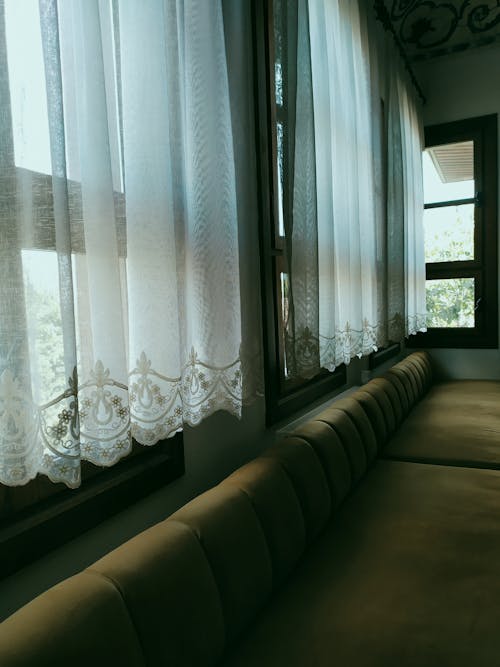 Gratis lagerfoto af gardiner, hvid, interiør