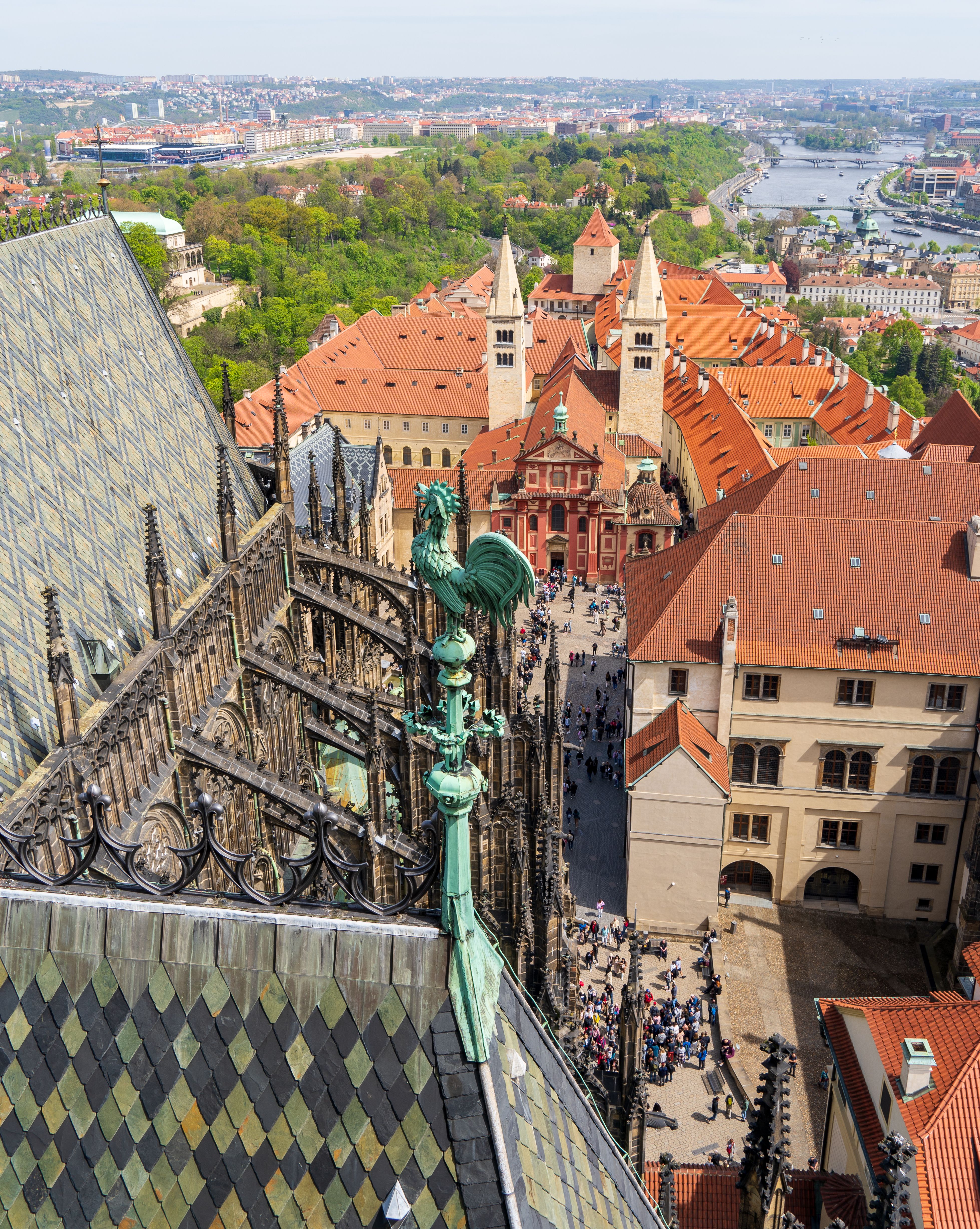 Vedere aeriană peste acoperișurile Castelului Praga