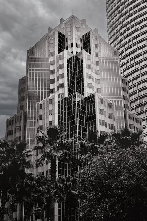 Darmowe zdjęcie z galerii z 100 pierwszy plac, budynek biurowy, czarno-biały