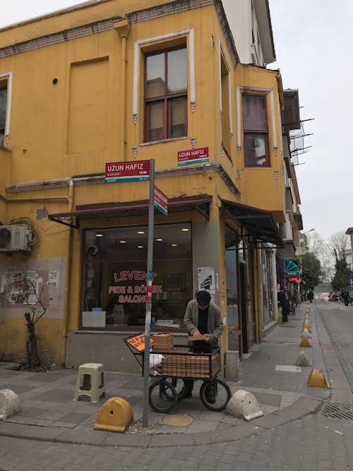 Foto profissional grátis de canto, comércio, exterior do edifício