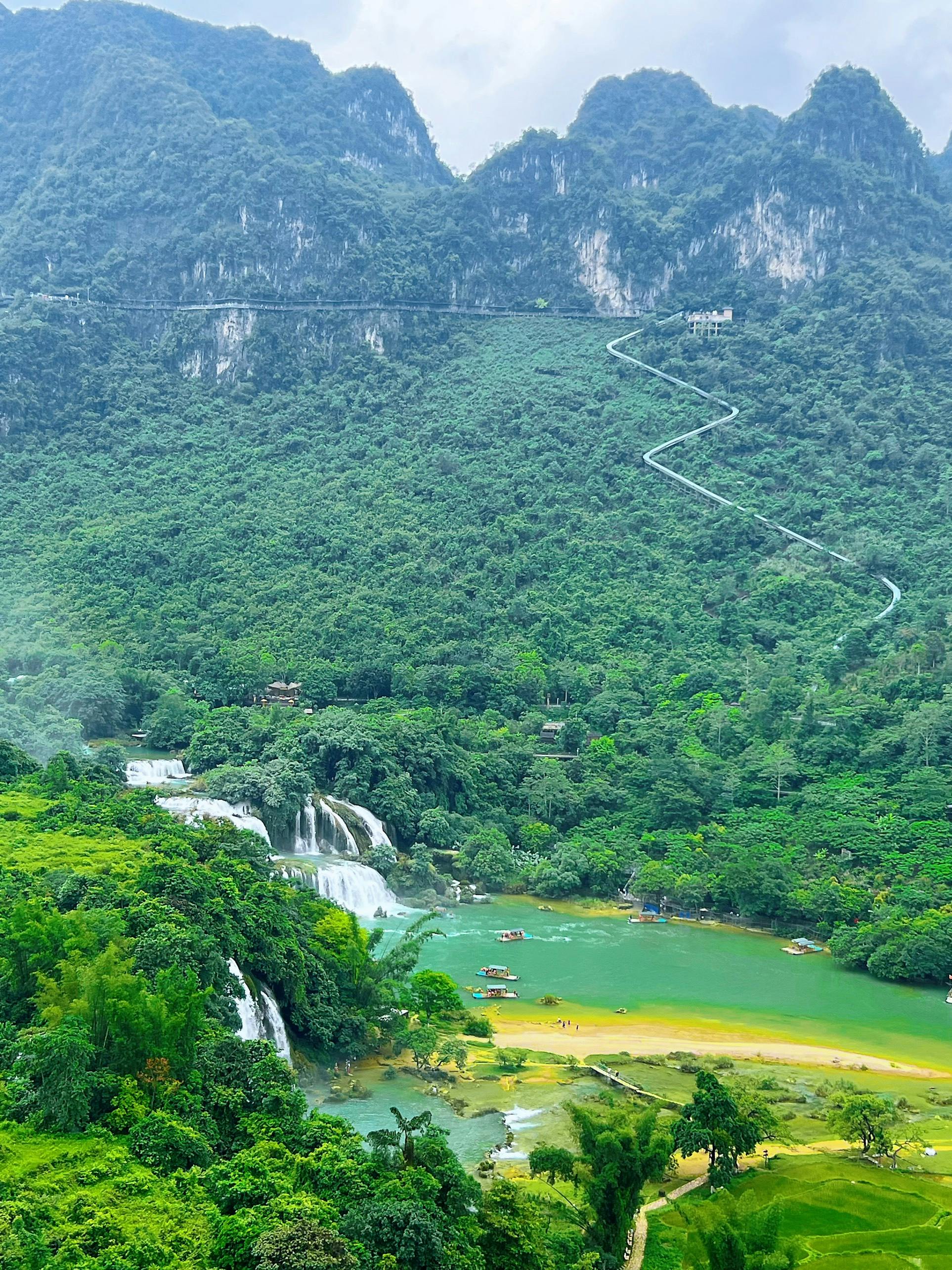 헬싱키의 현대적인 로위 사우나 외관
