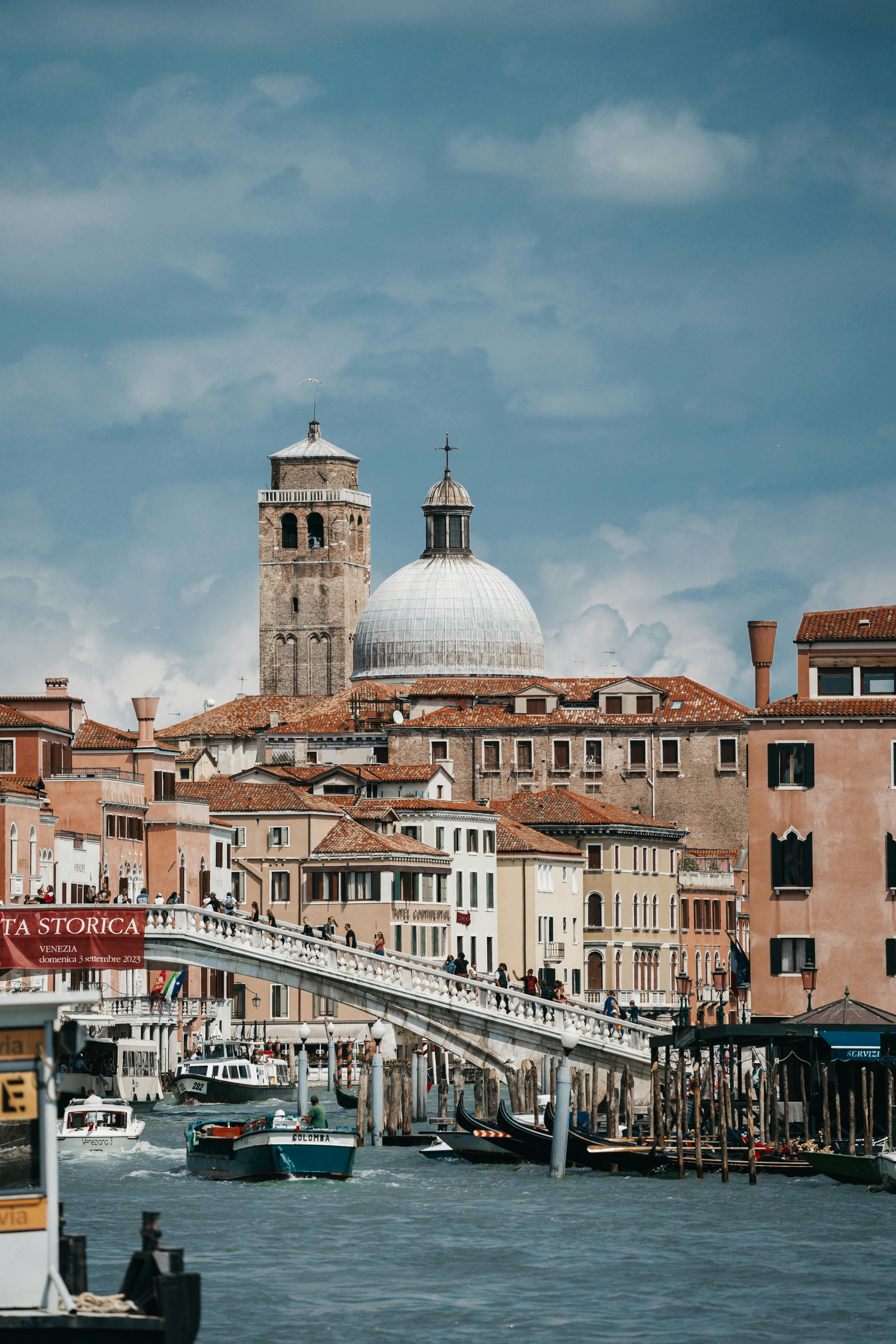 Venice Italy Boats Buildings Night iPhone 11 Wallpapers | Venice italy,  Venice, Italia aesthetic