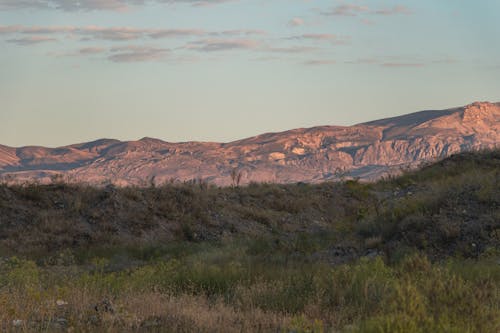 Foto profissional grátis de área, cênico, colinas