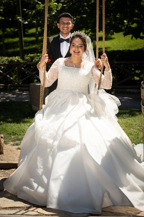 Immagine gratuita di donna, foto del matrimonio, oscillante