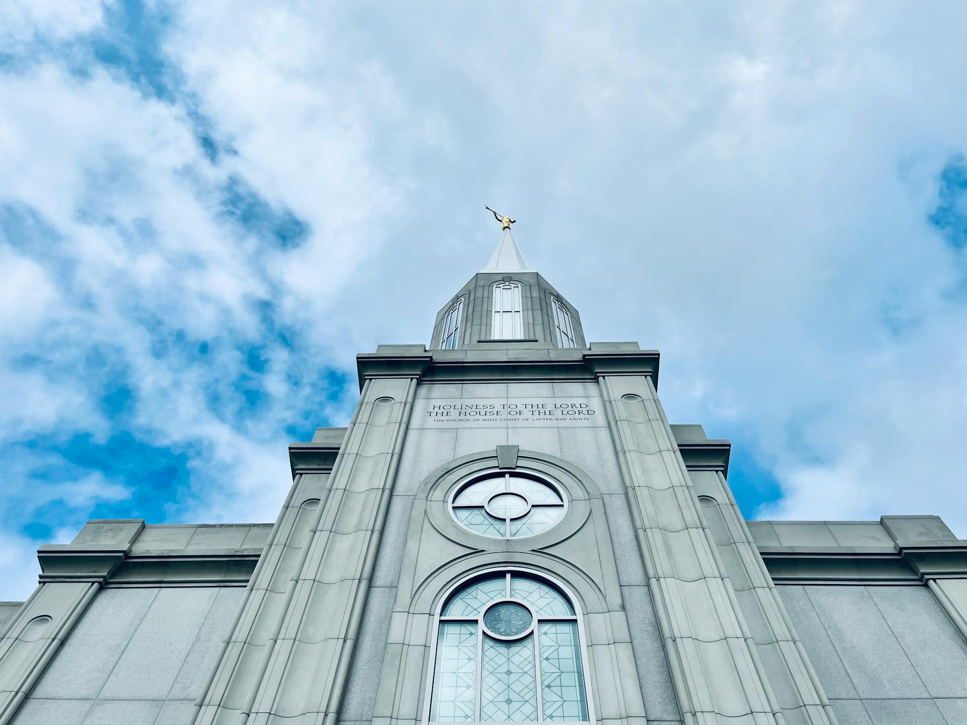 Facade of St Louis Missouri Temple