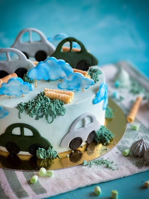 Free Colorful car-themed cake with fondant decorations, perfect for a child's birthday celebration. Stock Photo