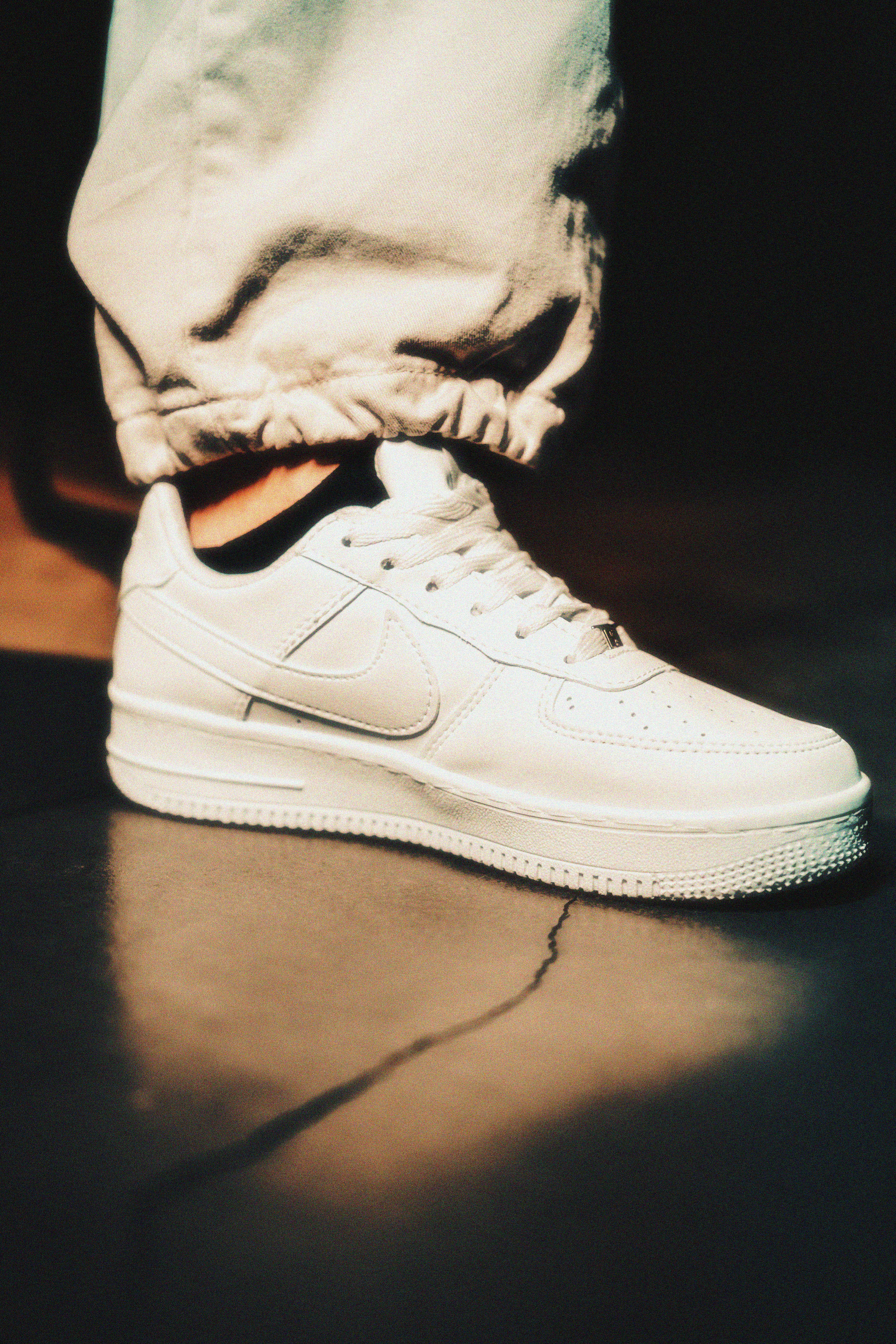 white nike trainers clear sole