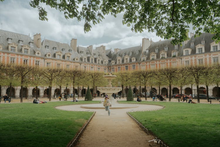 Place Des Vosges In Paris