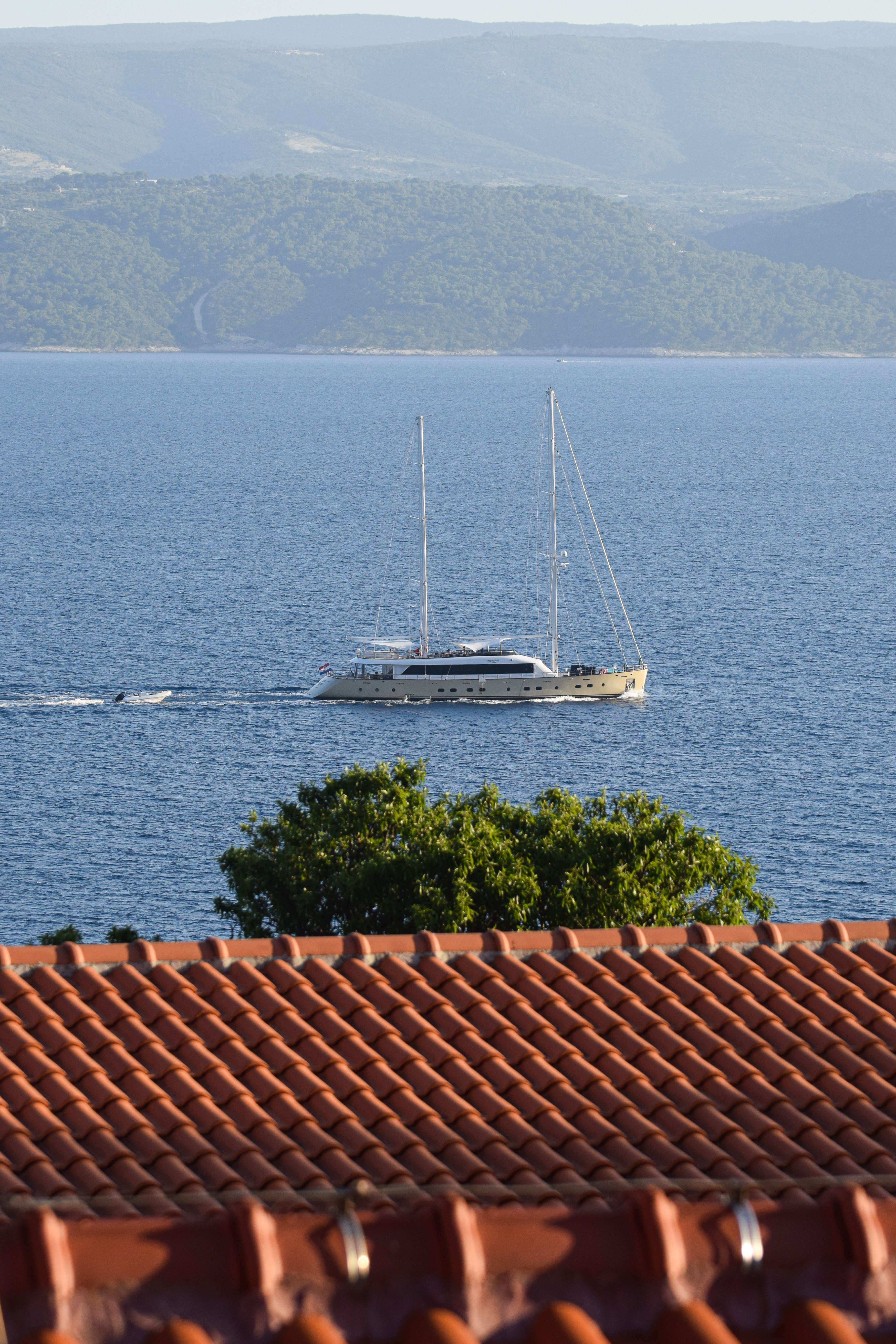 Как 7Oceans Yachting помогает организовать сезонные визиты яхт в Черногорию