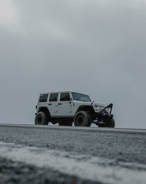 Ingyenes stockfotó 4x4, akció, autó témában