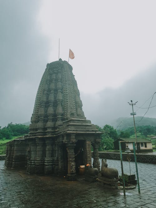 Gratis stockfoto met amruteshwar-tempel, attractie, bewolking