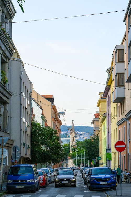 Foto d'estoc gratuïta de aparcat, carrer, carrers de la ciutat