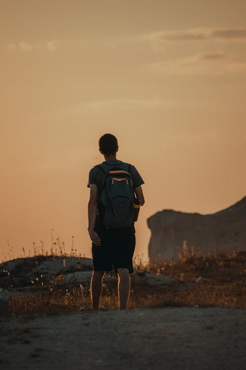 adam, akşam, akşam karanlığı içeren Ücretsiz stok fotoğraf