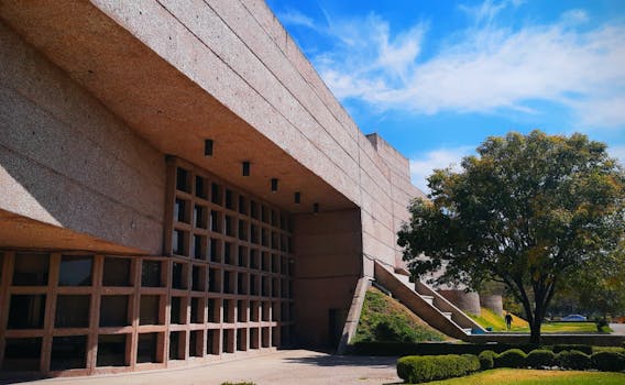 Contemporary architecture with distinct design in Aguascalientes, Mexico under clear summer skies.