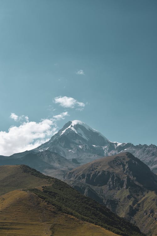 Gratis stockfoto met bergen, blauwe lucht, heuvel