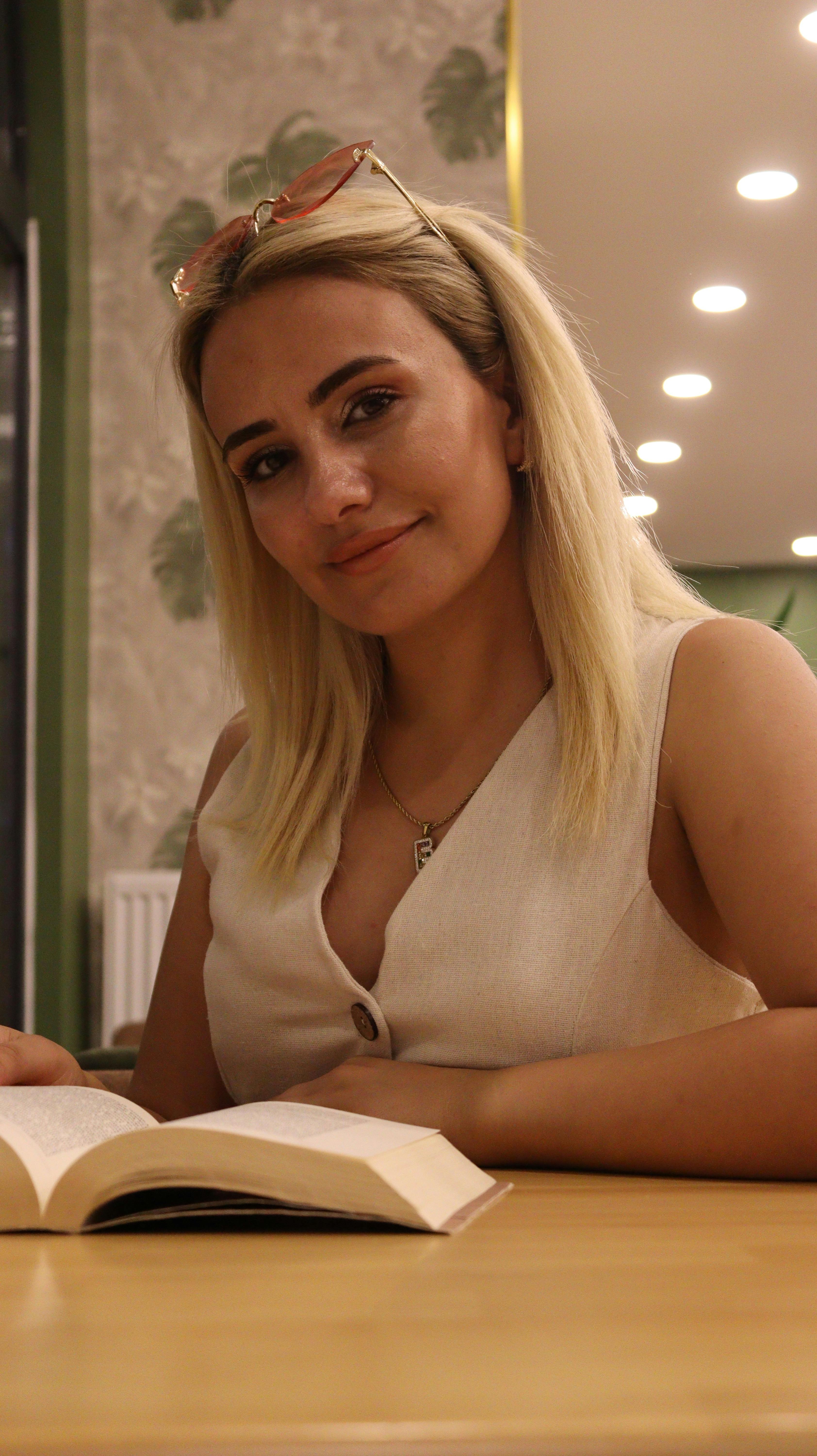 Özel dil okulunda ders işleyen öğrenciler
