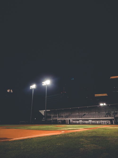 Kostenloses Stock Foto zu ausgehabend, ball, baseball