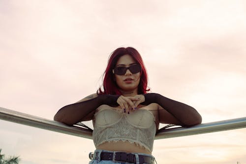 모델, 빨간 머리, 서 있는의 무료 스톡 사진
