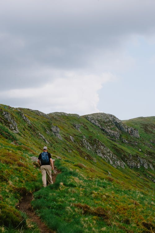 Immagine gratuita di camminando, colline, marciapiede