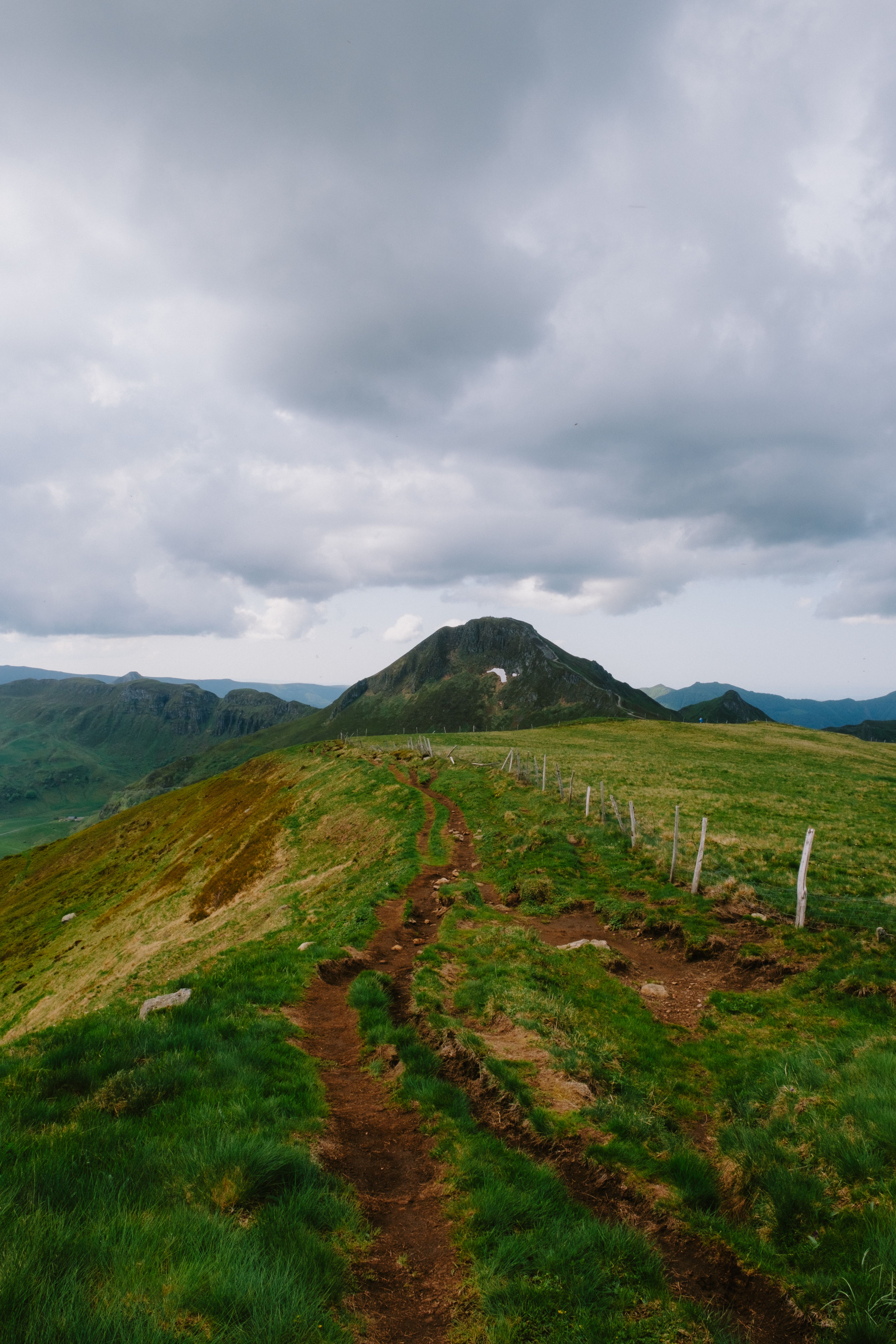 Path Along the Ridge of the Mountain · Free Stock Photo