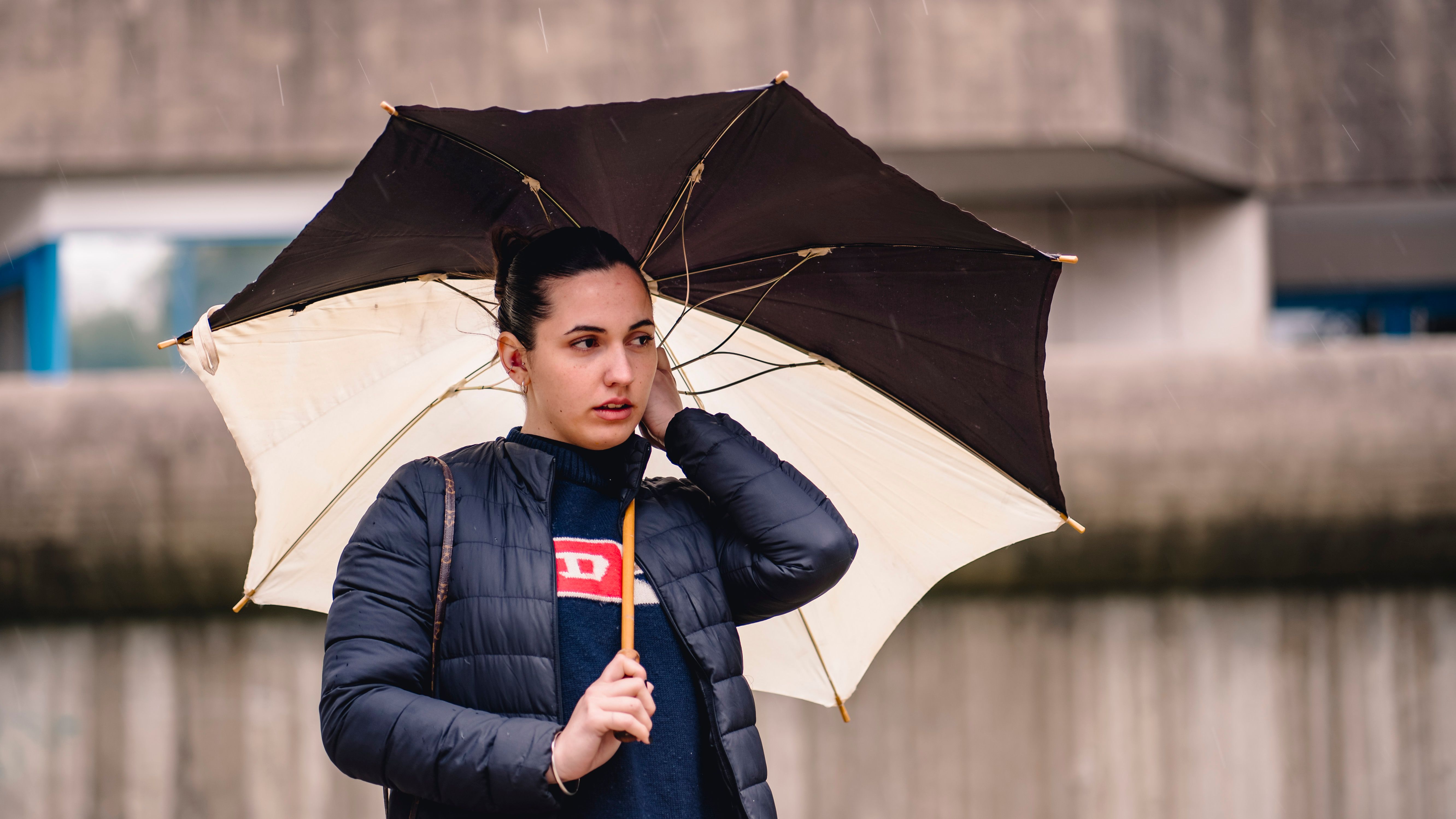 Погода на Львівщині 1 вересня: дощі, вітер та температура — rainy windy weather autumn clothing