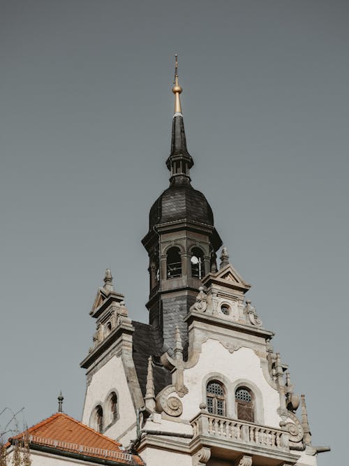 Kostenloses Stock Foto zu aufnahme von unten, katholisch, klarer himmel