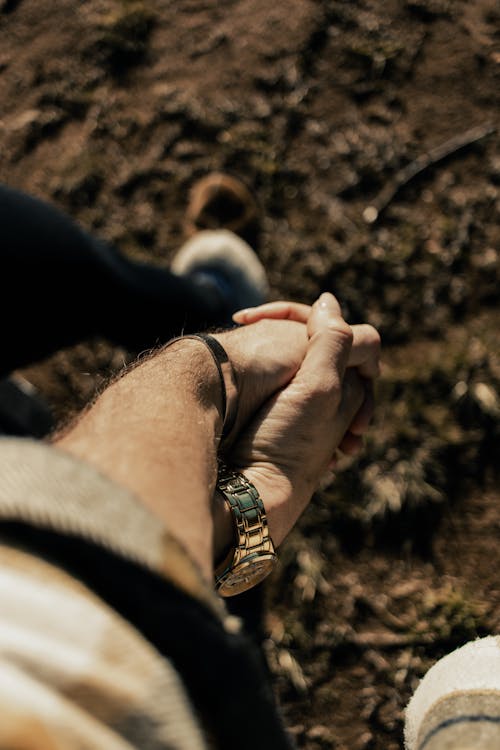 Foto profissional grátis de afeição, amor, areia