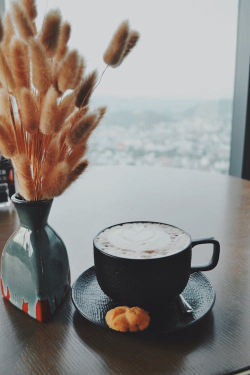 Gratis arkivbilde med bord, cappuccino, drikke