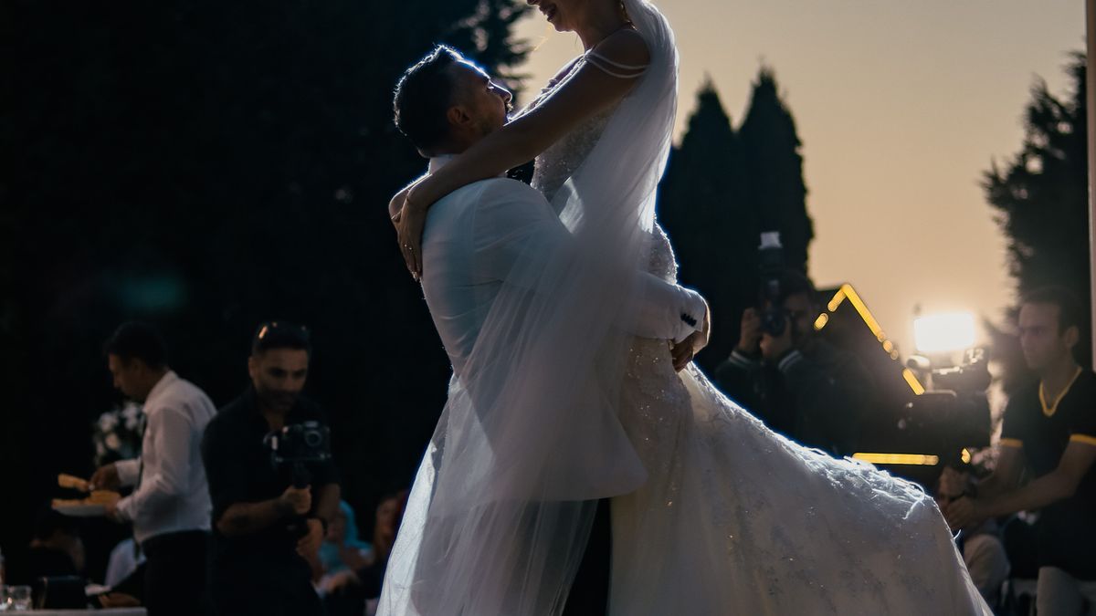 Première valse pour un mariage : apprendre à tourner sans avoir le tournis - illustration