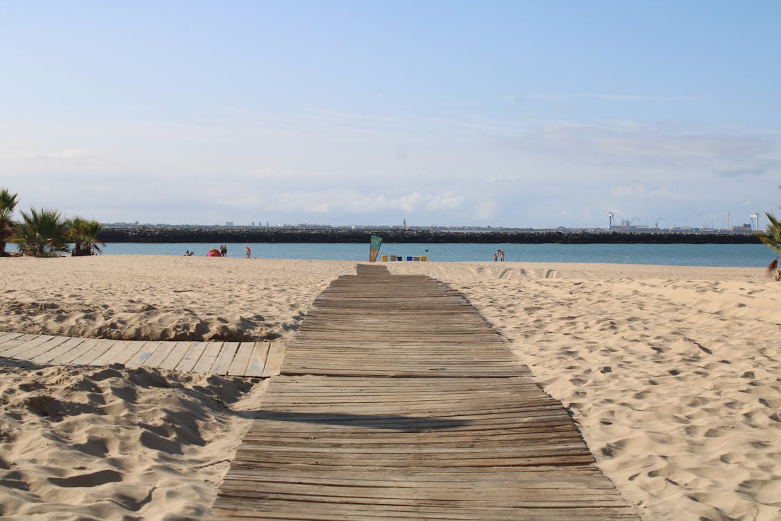 playa y paseo marítimo de la Puntilla