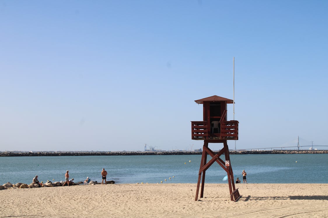 playa y paseo marítimo de la Puntilla