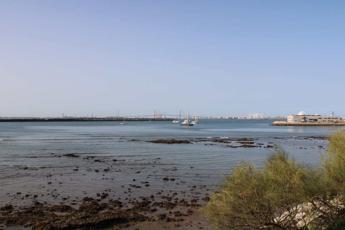 playa y paseo marítimo de la Puntilla