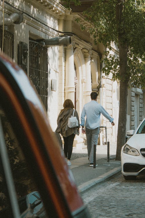 Immagine gratuita di camminando, coppia, donna