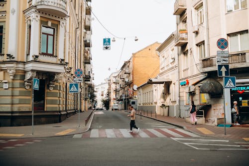 Fotos de stock gratuitas de calle, calles de la ciudad, caminando