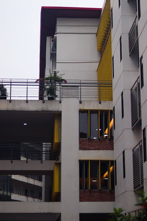 Fotos de stock gratuitas de balcón, balcones, bloque de apartamentos