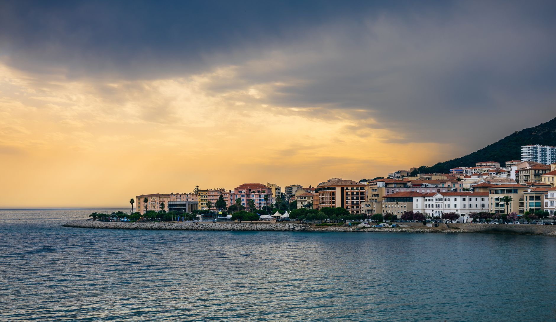 Corse : Orages et feu, 200 habitants évacués près d’Ajaccio