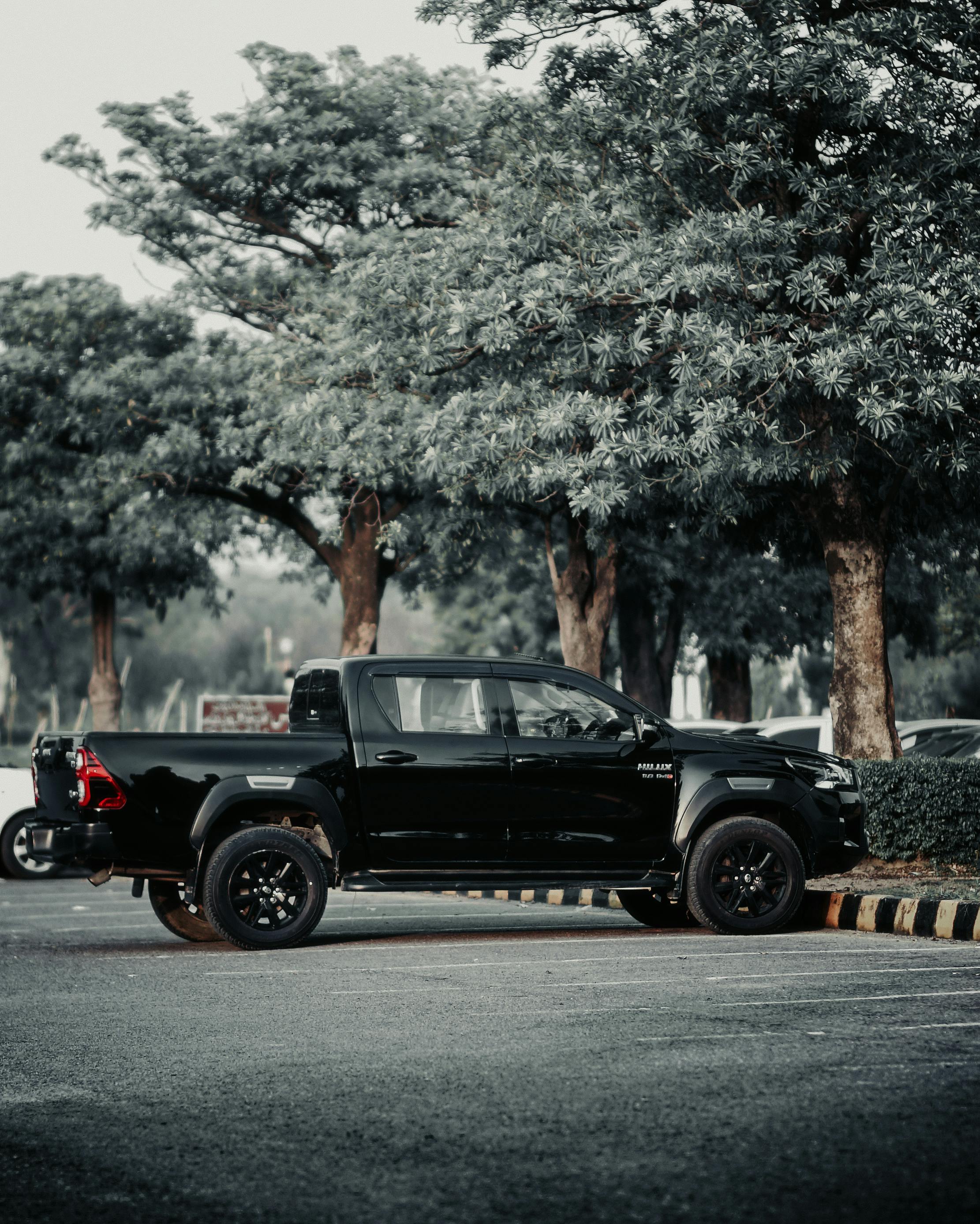 The 15 Unstoppable Trucks: Engineering Excellence That Conquers 300,000 Miles and Beyond