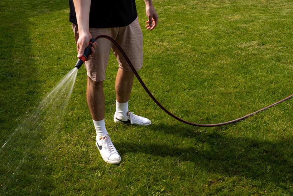 Efficient lawn watering - lawn sprinkler systems