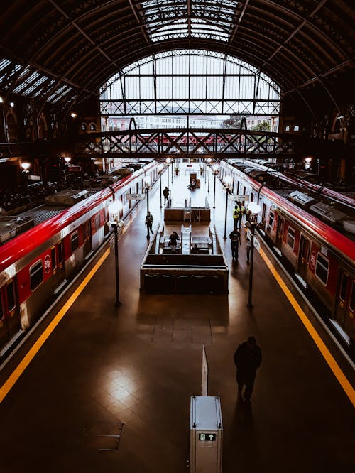 Foto d'estoc gratuïta de andana de tren, arquitectura, edifici