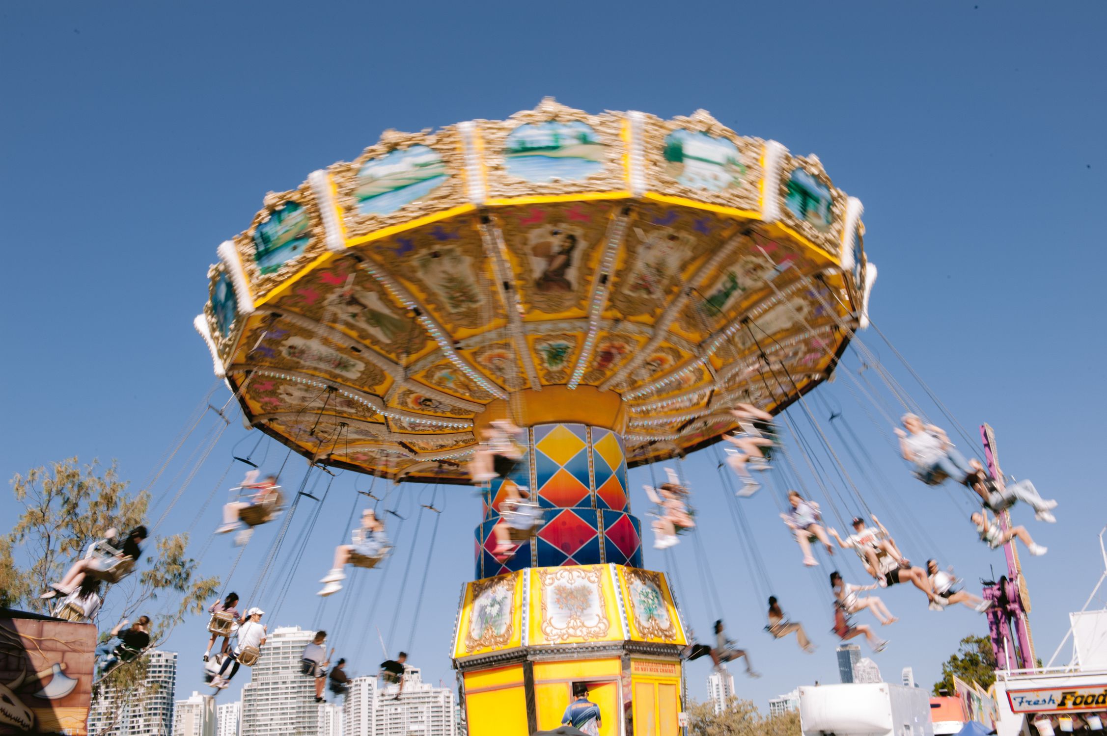 Fete Animation Rides Photo gratuite de amusement, bonheur, carrousel, fête foraine, gens ...