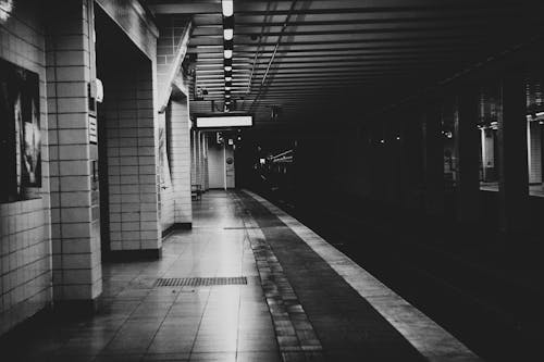 プラットフォーム, 地下鉄, 白黒の無料の写真素材