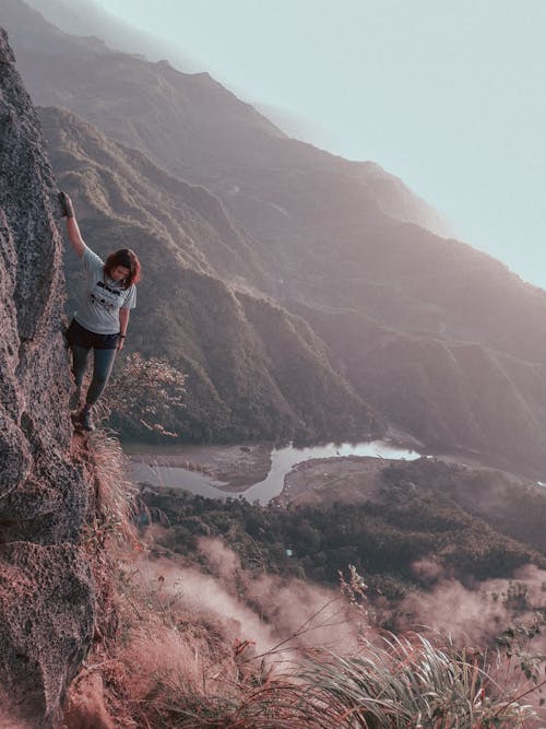 Foto d'estoc gratuïta de a l'aire lliure, alpinista, alt