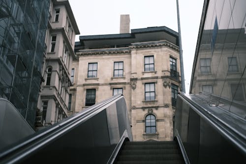 Základová fotografie zdarma na téma budova, eskalátor, eskalátory