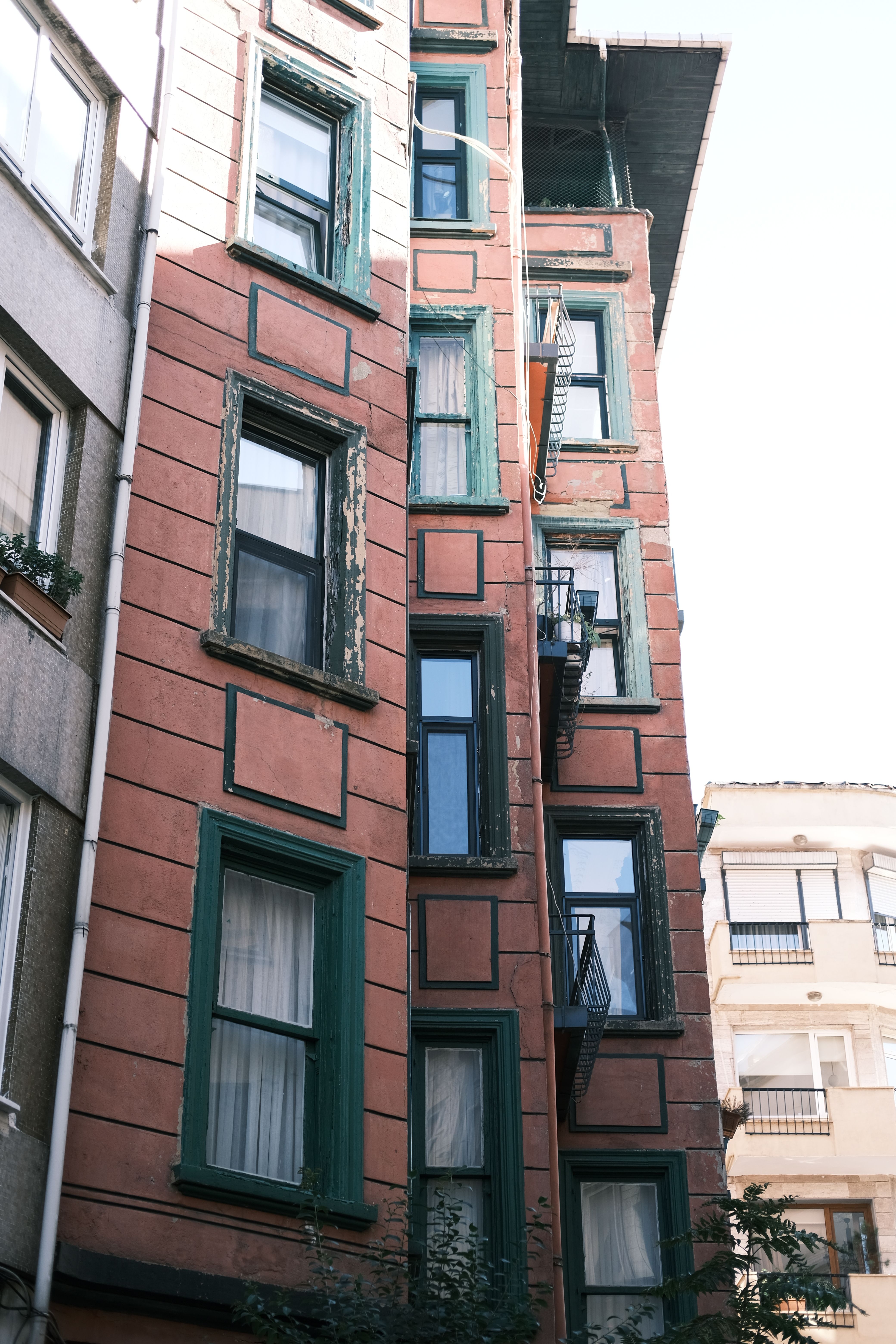 Exterior of an Apartment Building in City · Free Stock Photo